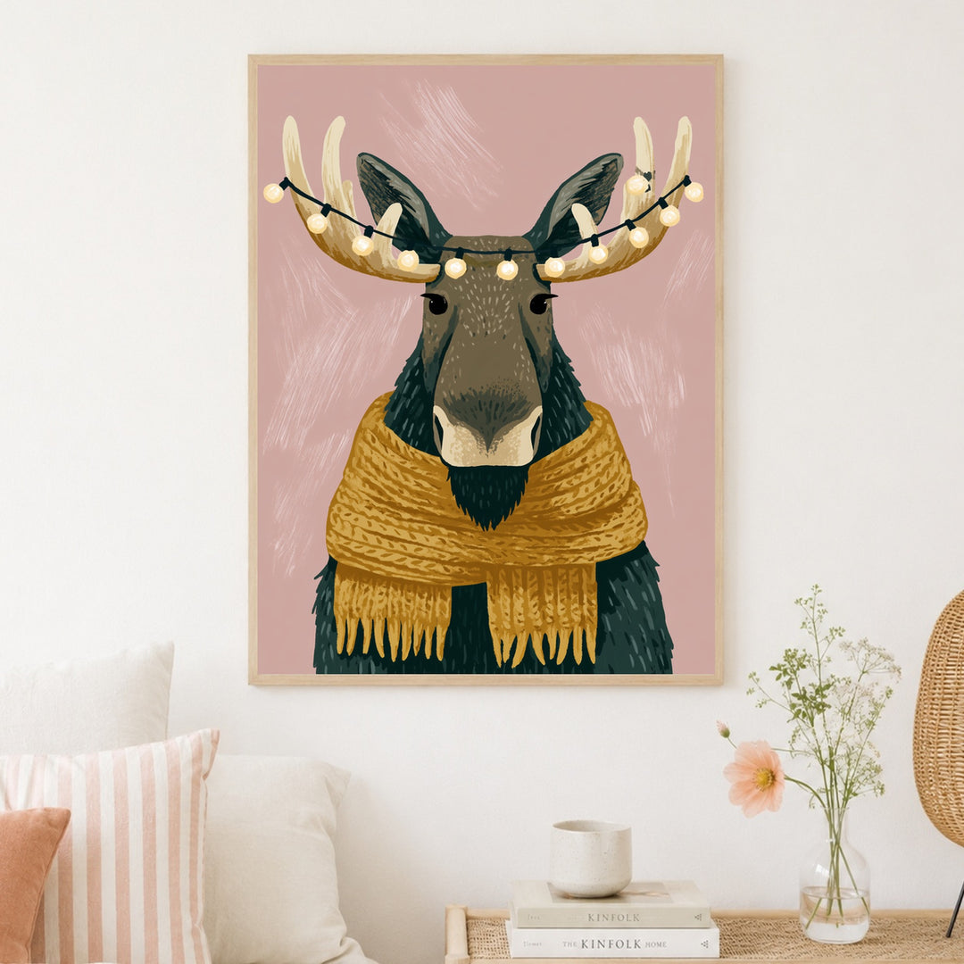 Elch mit Lichterkette Poster – Holz natur Rahmen – Produktfoto