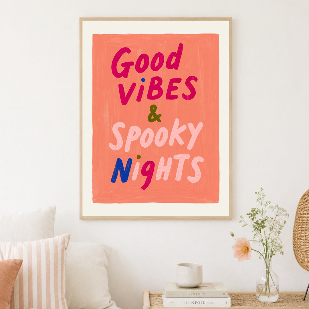Gute Vibes Spooky Nights Poster – Holz natur Rahmen – Produktfoto