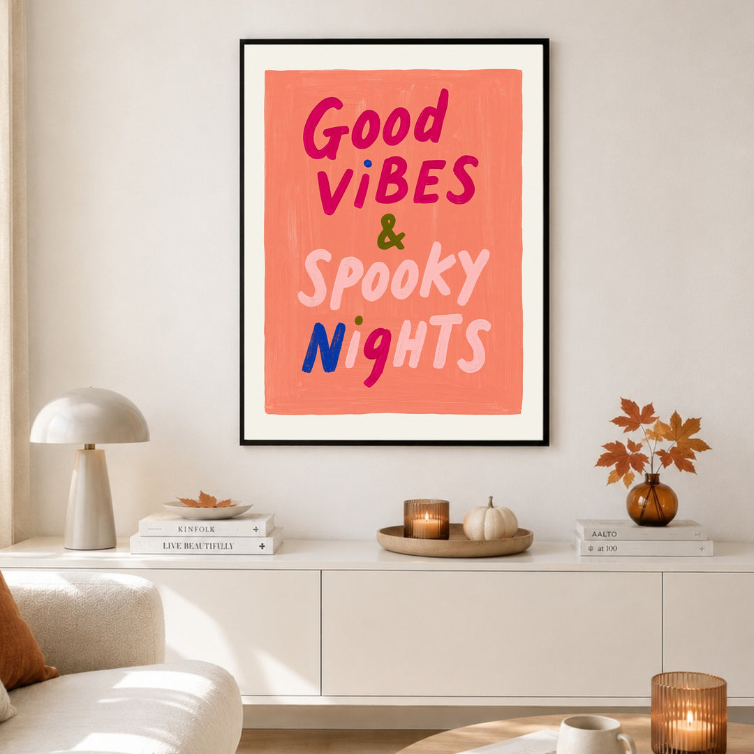 Gute Vibes Spooky Nights Poster – Schwarzer Rahmen – Produktfoto