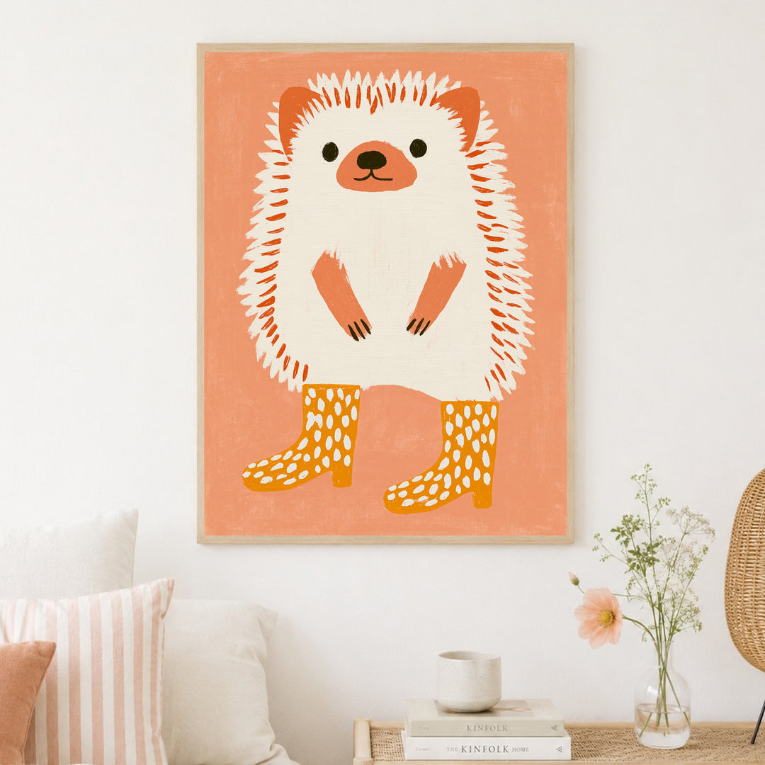 Igel in Gummistiefeln Poster – Holz natur Rahmen – Produktfoto