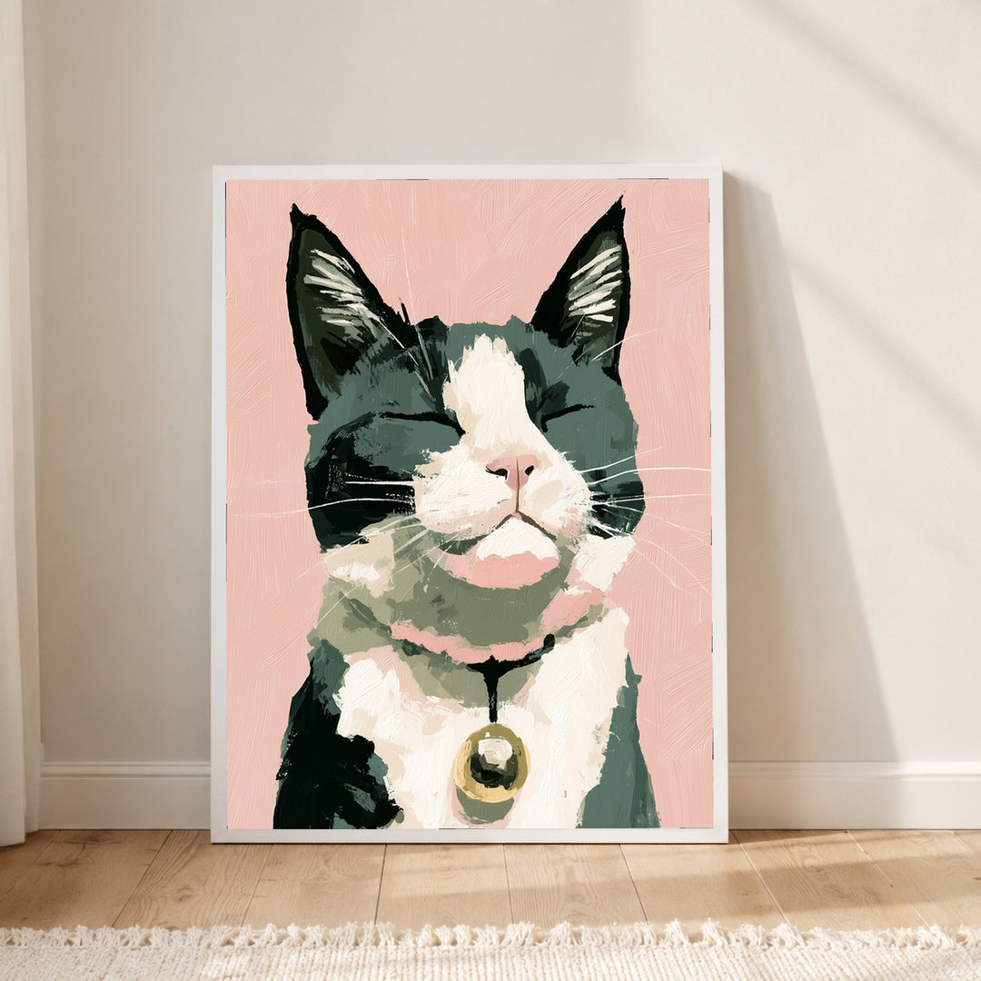 Zufriedene Katze mit Glöckchen Poster – Weißer Rahmen – Produktfoto