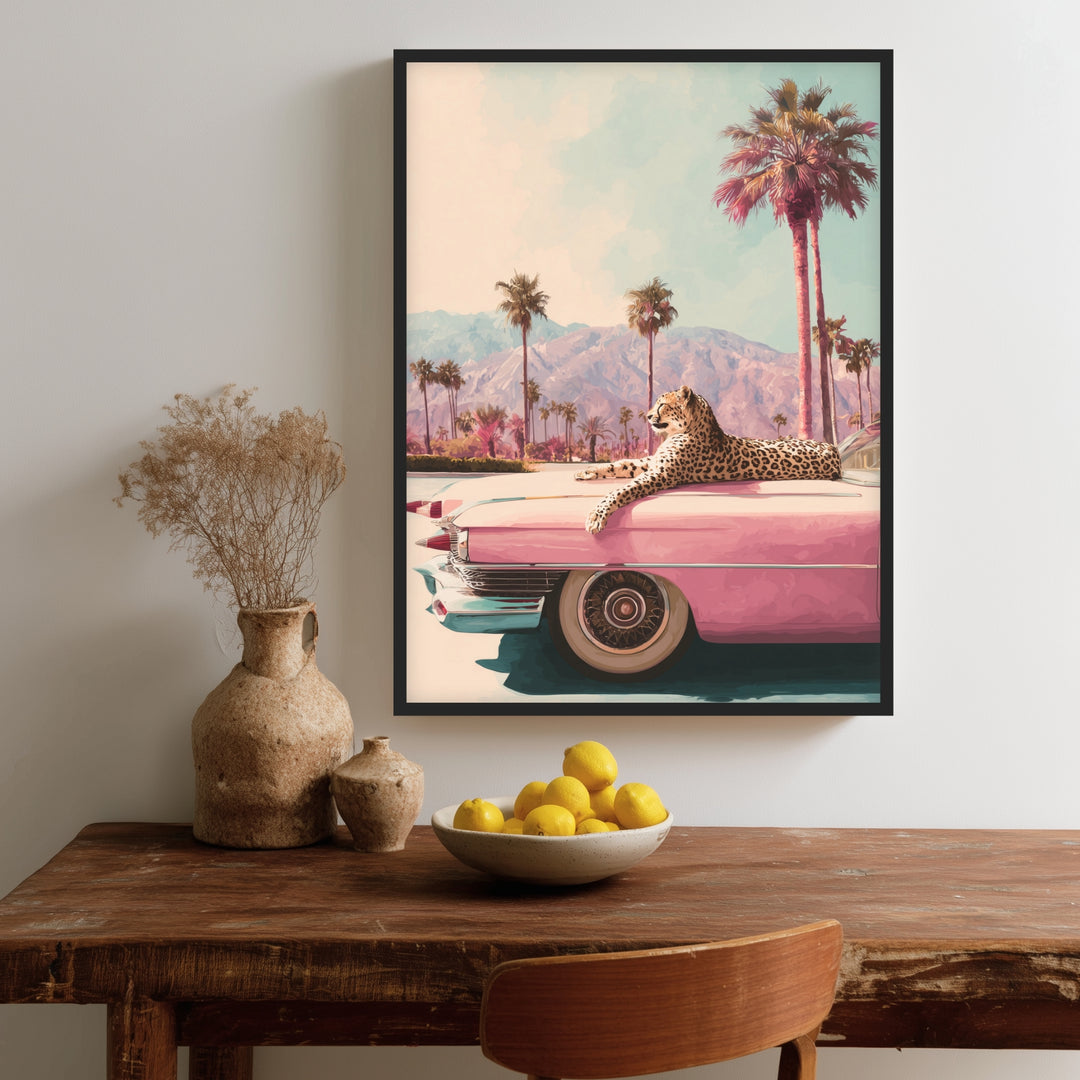 Leopard auf rosa Cadillac Poster – Schwarzer Rahmen – Produktfoto