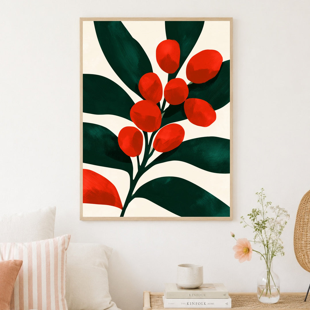 Rote Beeren auf Dunkelgrün Poster – Holz natur Rahmen – Produktfoto