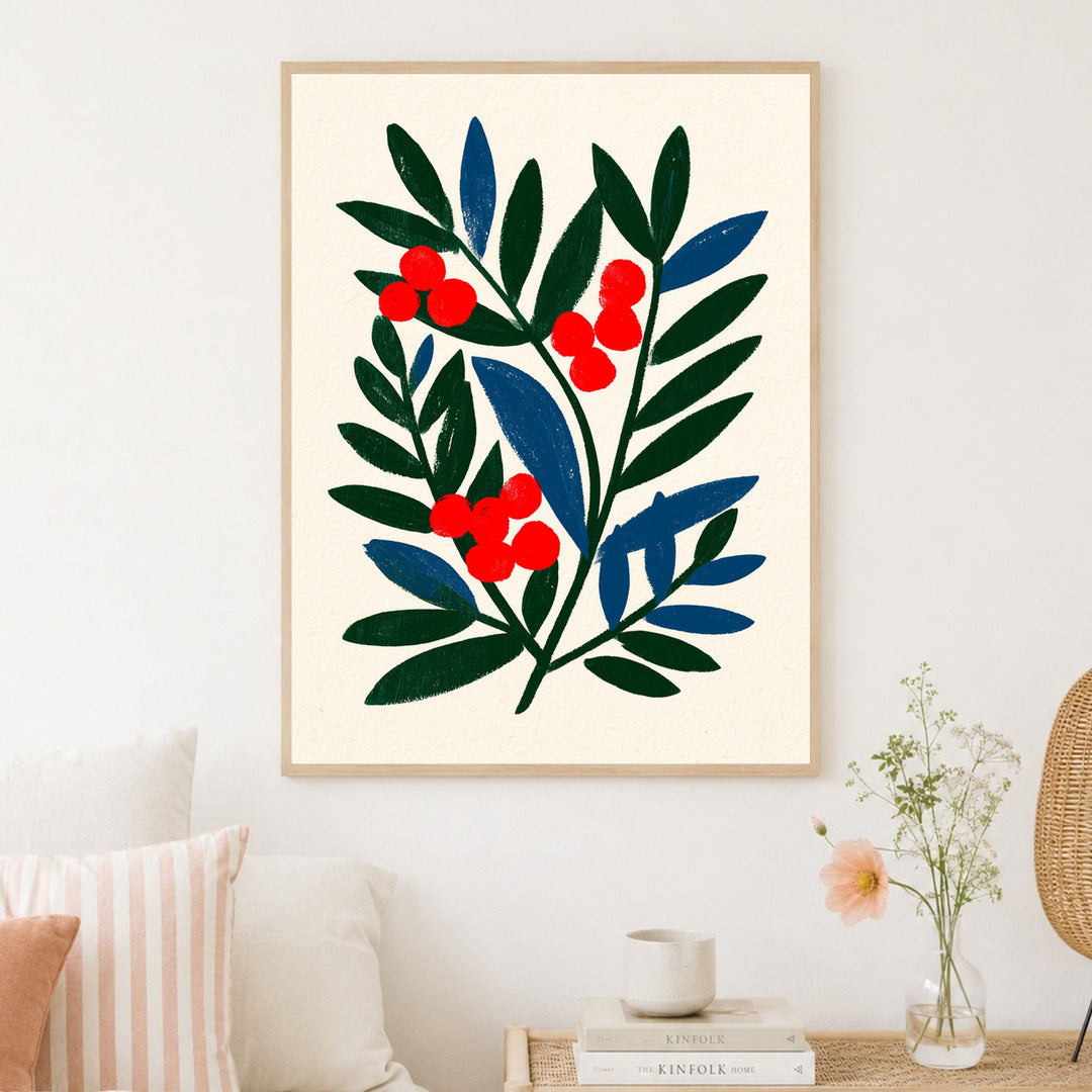 Rote Beeren im Grün Poster – Holz natur Rahmen – Produktfoto