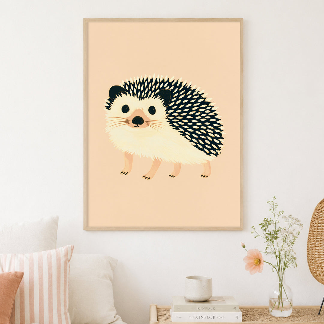 Kleiner Igel sanft Poster – Holz natur Rahmen – Produktfoto