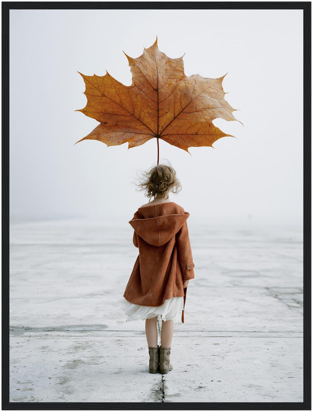 Mädchen mit Herbstblatt Poster – Schwarzer Rahmen – Produktfoto