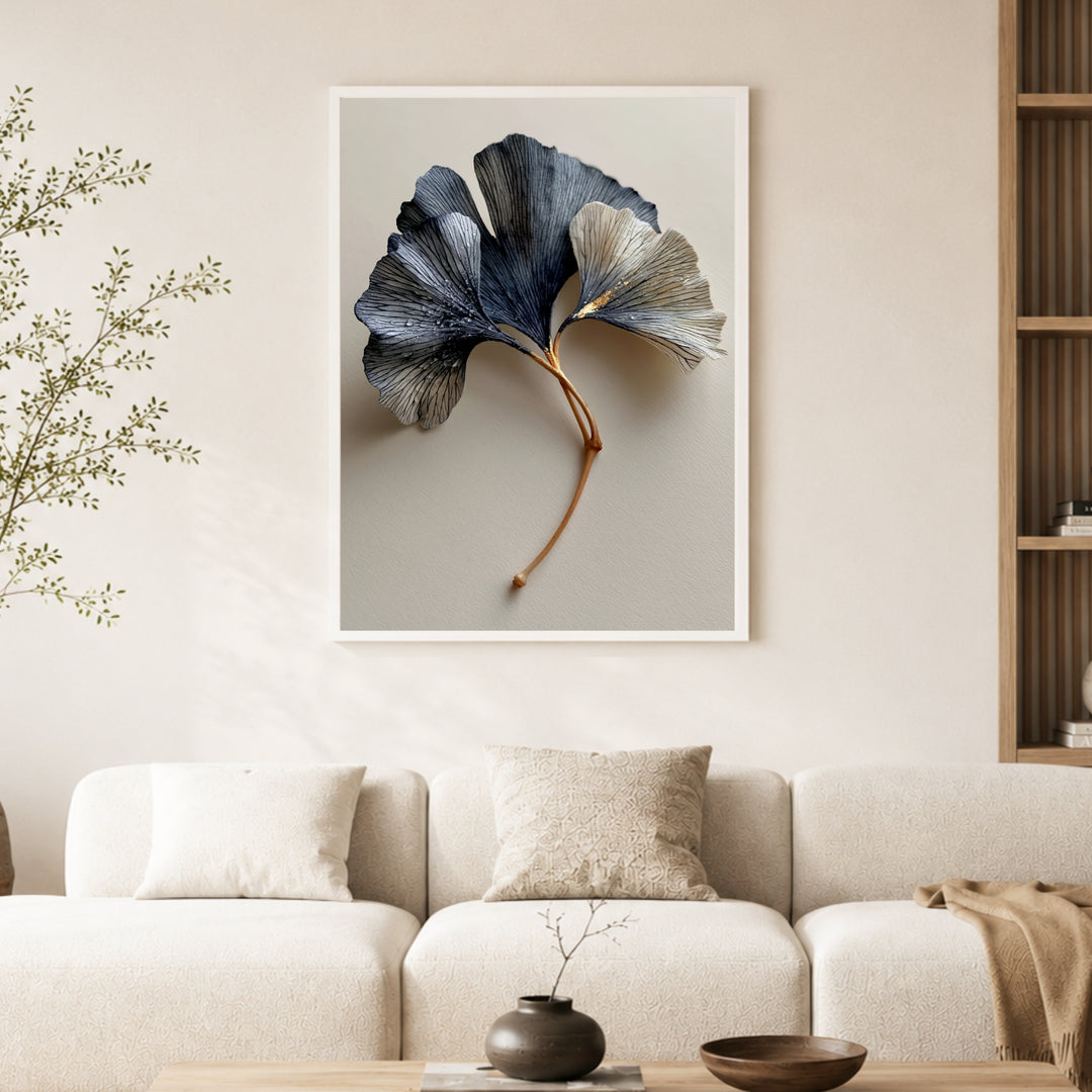 Ginkgo in Indigo und Gold Poster – Weißer Rahmen – Produktfoto
