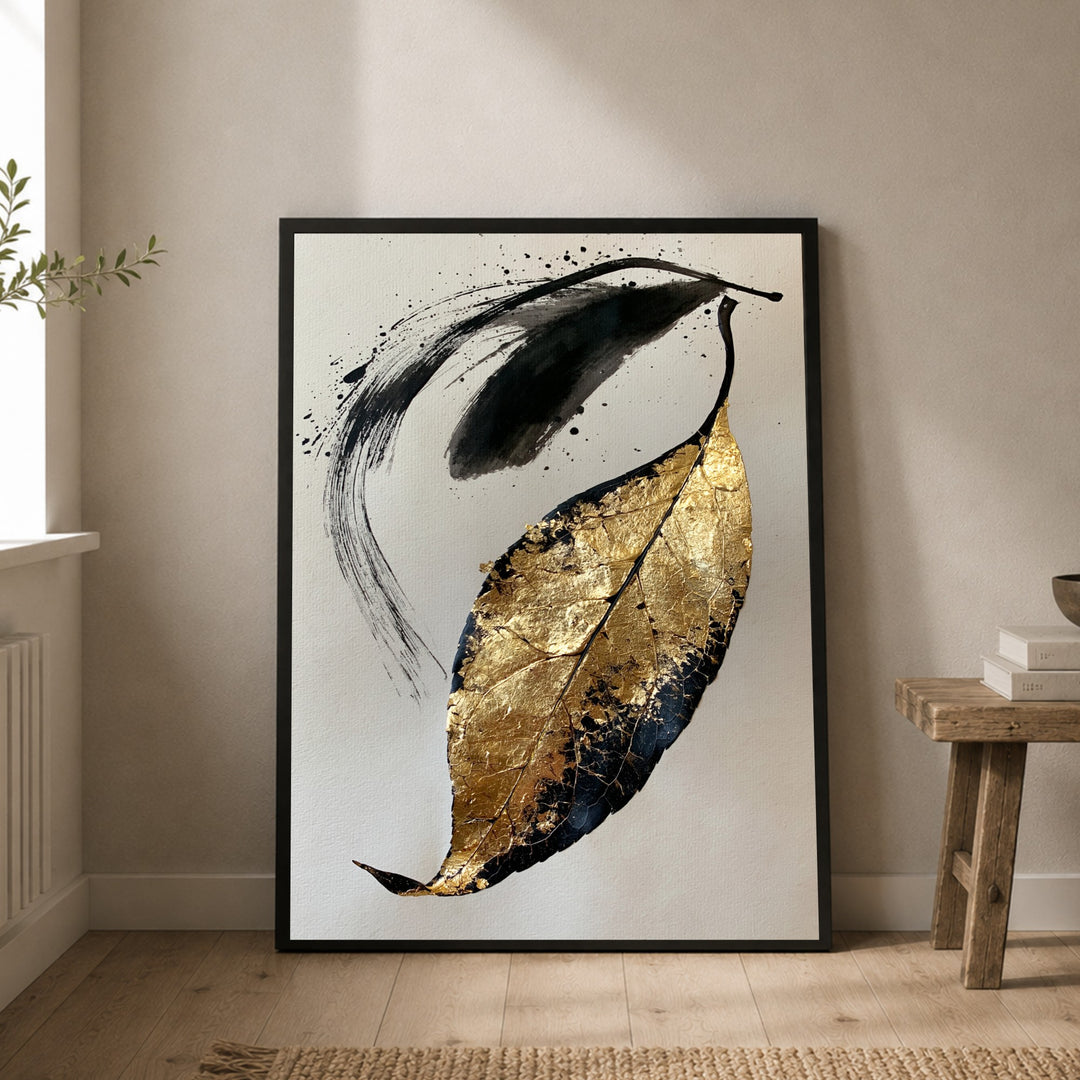 Goldenes Blatt im Tusche Poster – Schwarzer Rahmen – Produktfoto