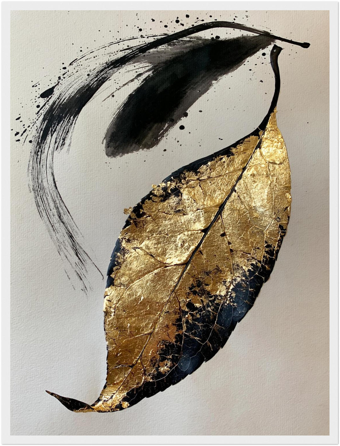 Goldenes Blatt im Tusche Poster – Weißer Rahmen – Produktfoto