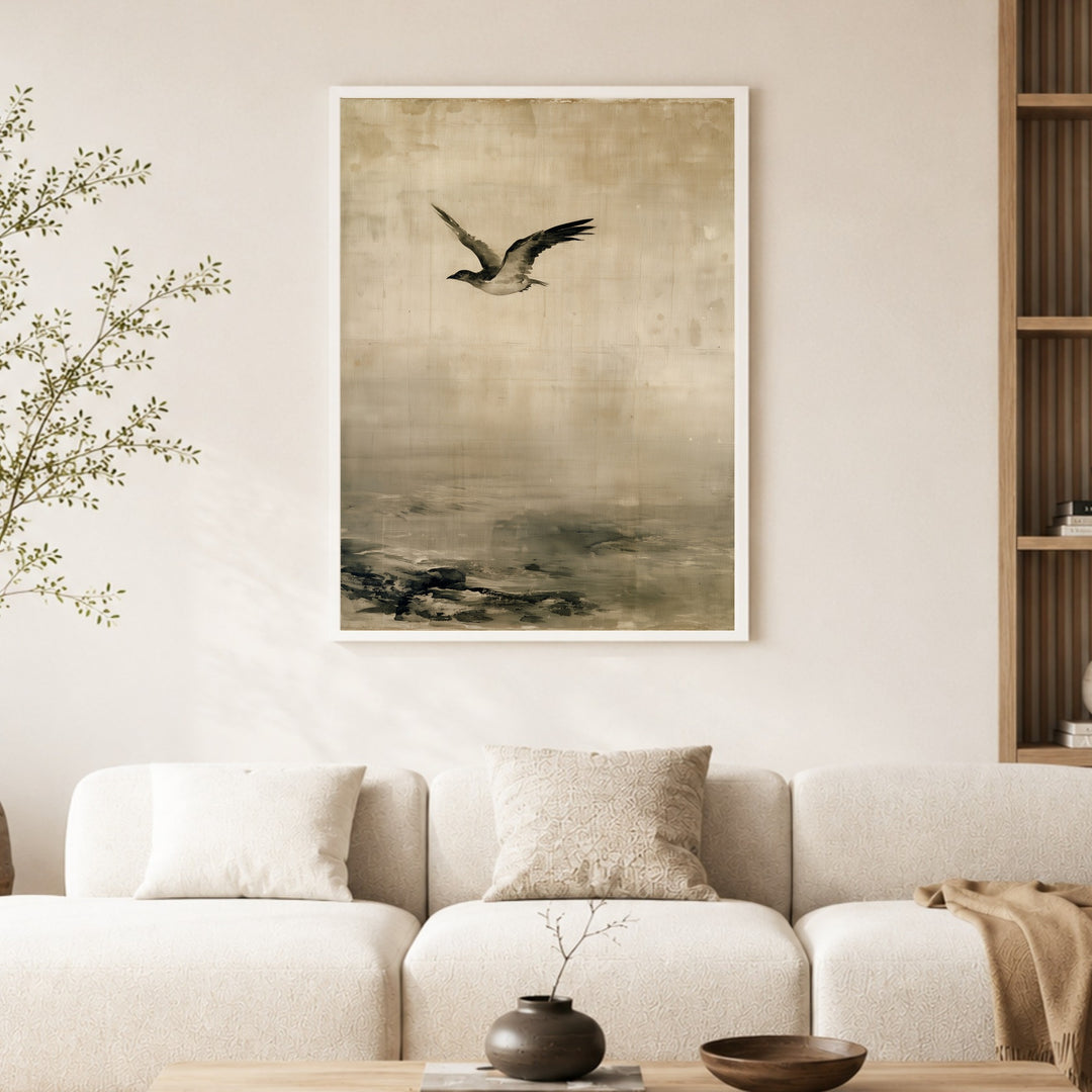 Möwe über stilles Wasser Poster – Weißer Rahmen – Produktfoto