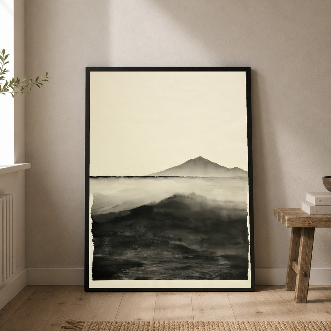 Welle vor stiller Bergsilhouette Poster – Schwarzer Rahmen – Produktfoto