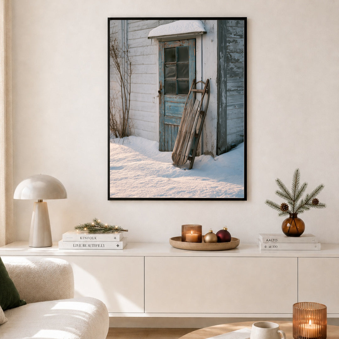 Alter Schlitten im Schnee Poster – Schwarzer Rahmen – Produktfoto