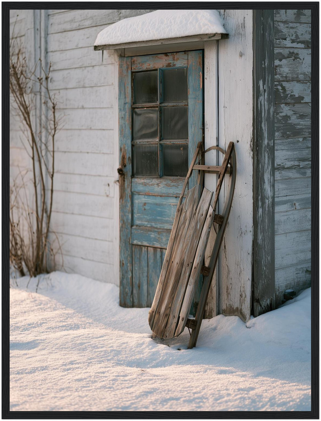 Alter Schlitten im Schnee Poster – Schwarzer Rahmen – Produktfoto