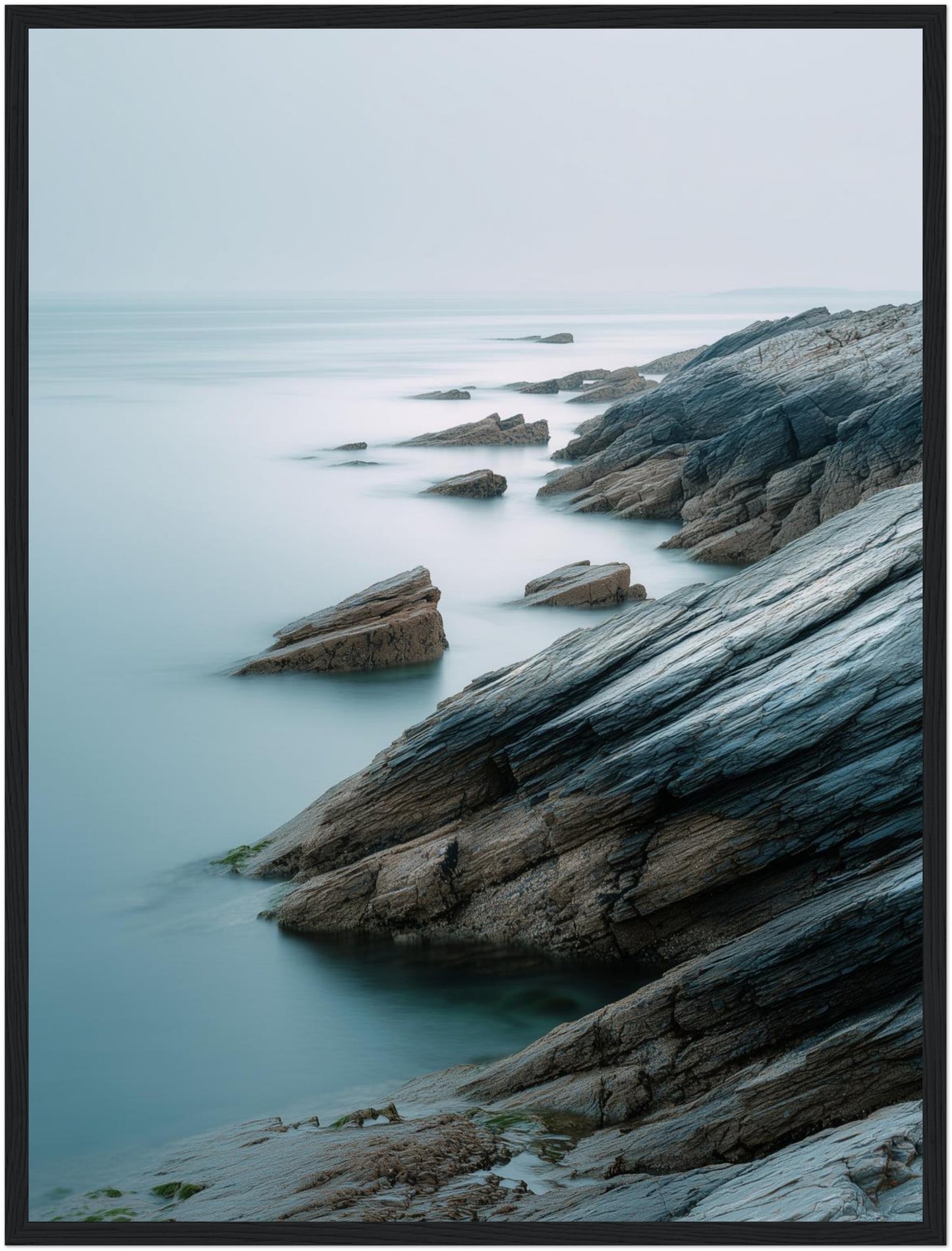 Felsige Küste im Nebel Poster