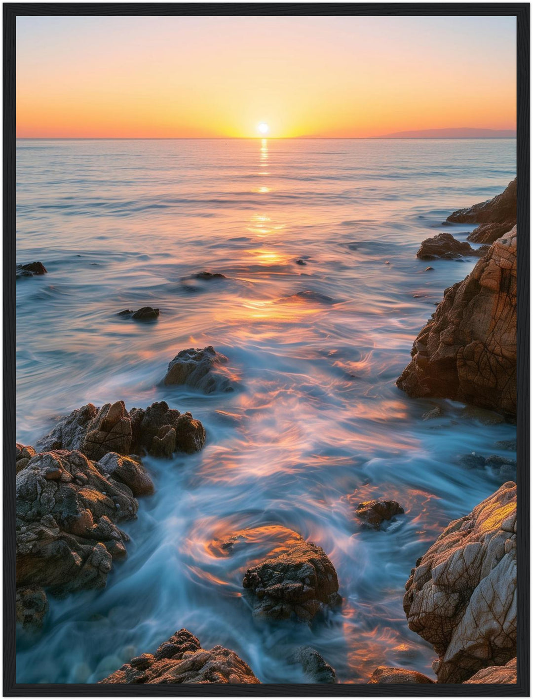 Goldenes Abendlicht am Meer Poster – Schwarzer Rahmen – Produktfoto