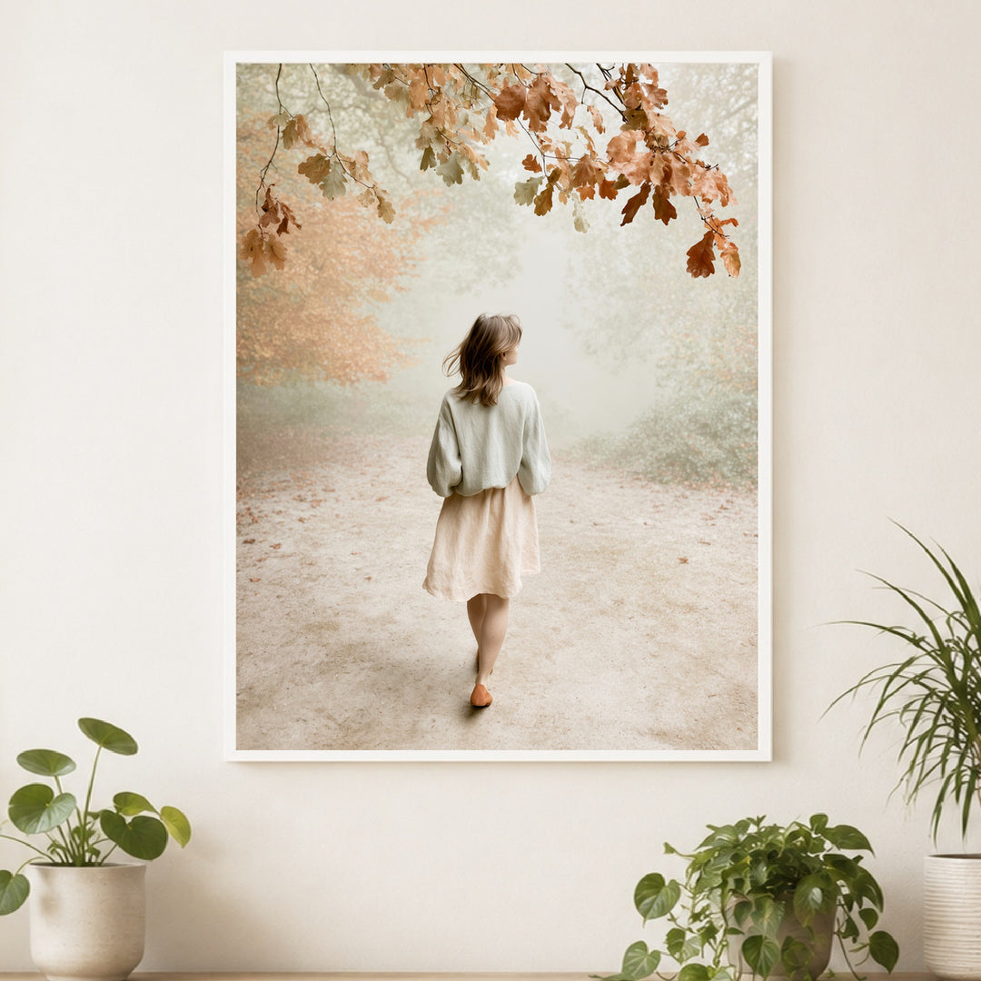 Frau im Herbstwald Poster – Weißer Rahmen – Produktfoto