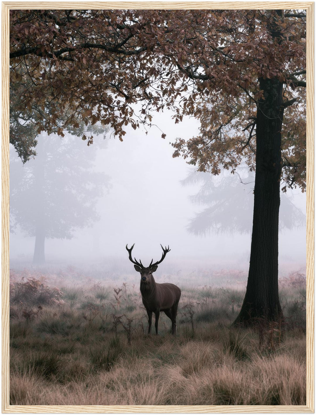 Hirsch im Herbstnebel Poster – Holz natur Rahmen – Produktfoto