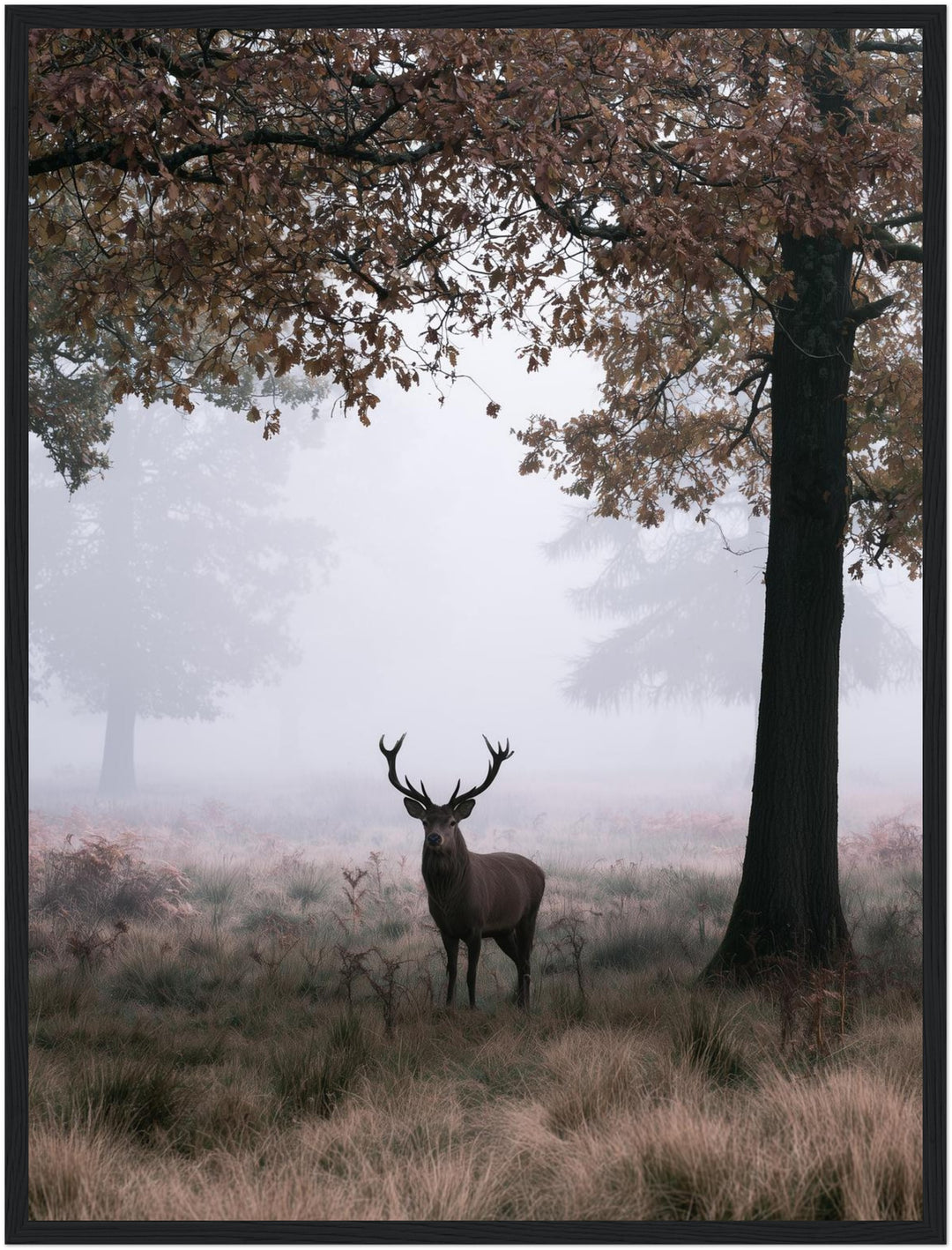 Hirsch im Herbstnebel Poster – Schwarzer Rahmen – Produktfoto