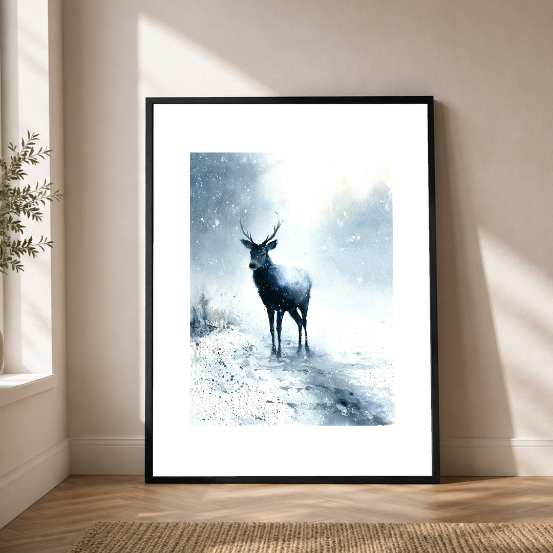 Hirsch im Schneesturm Poster – Schwarzer Rahmen – Produktfoto