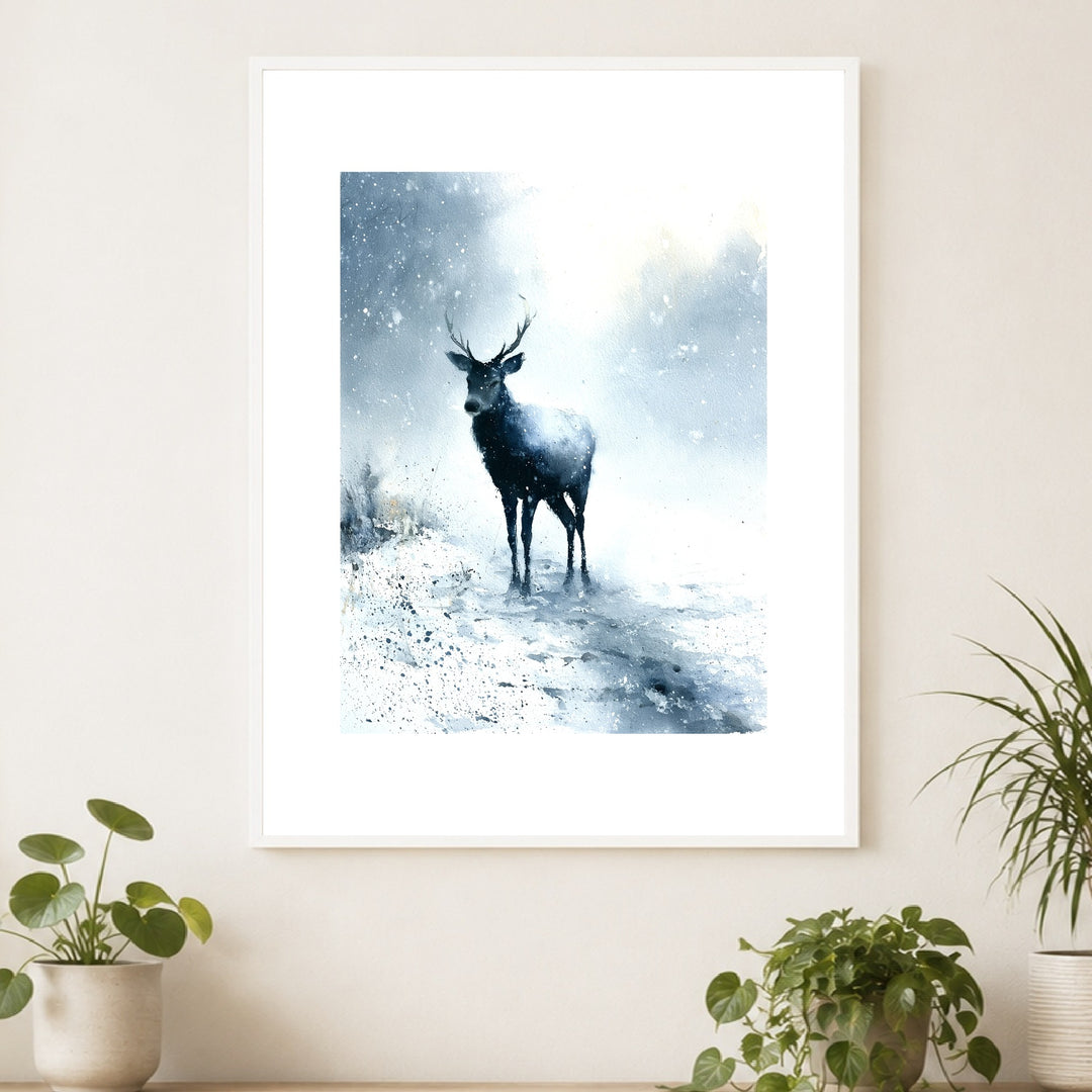 Hirsch im Schneesturm Poster – Weißer Rahmen – Produktfoto