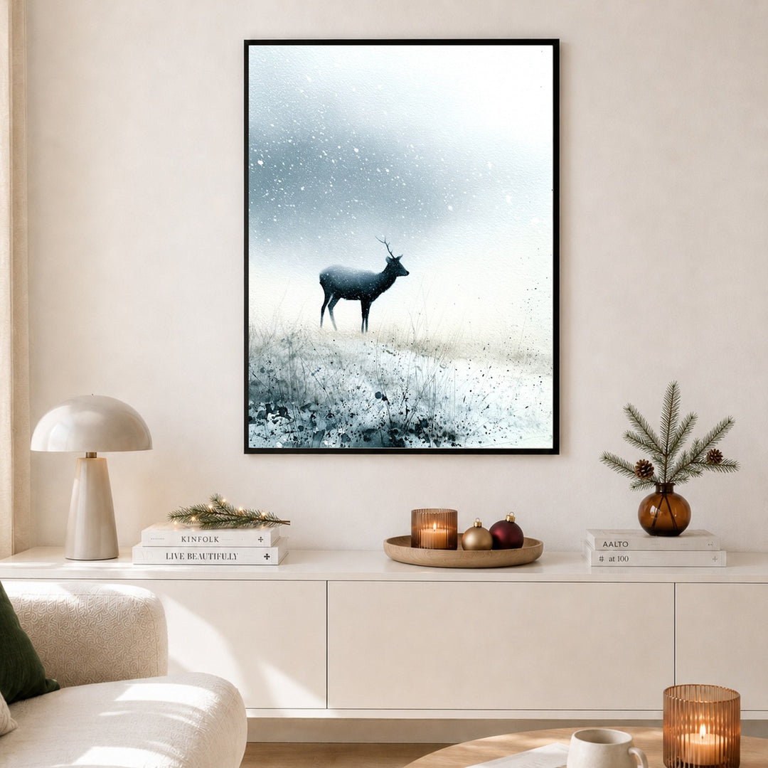 Hirsch im Schneetreiben Poster – Schwarzer Rahmen – Produktfoto