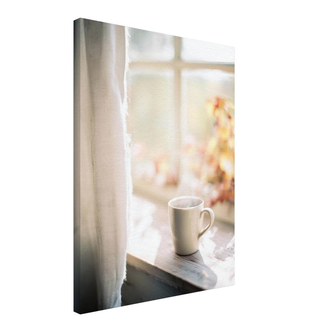 Stille Morgentasse am Fenster Leinwandbild – Schräge Ansicht – Produktfoto