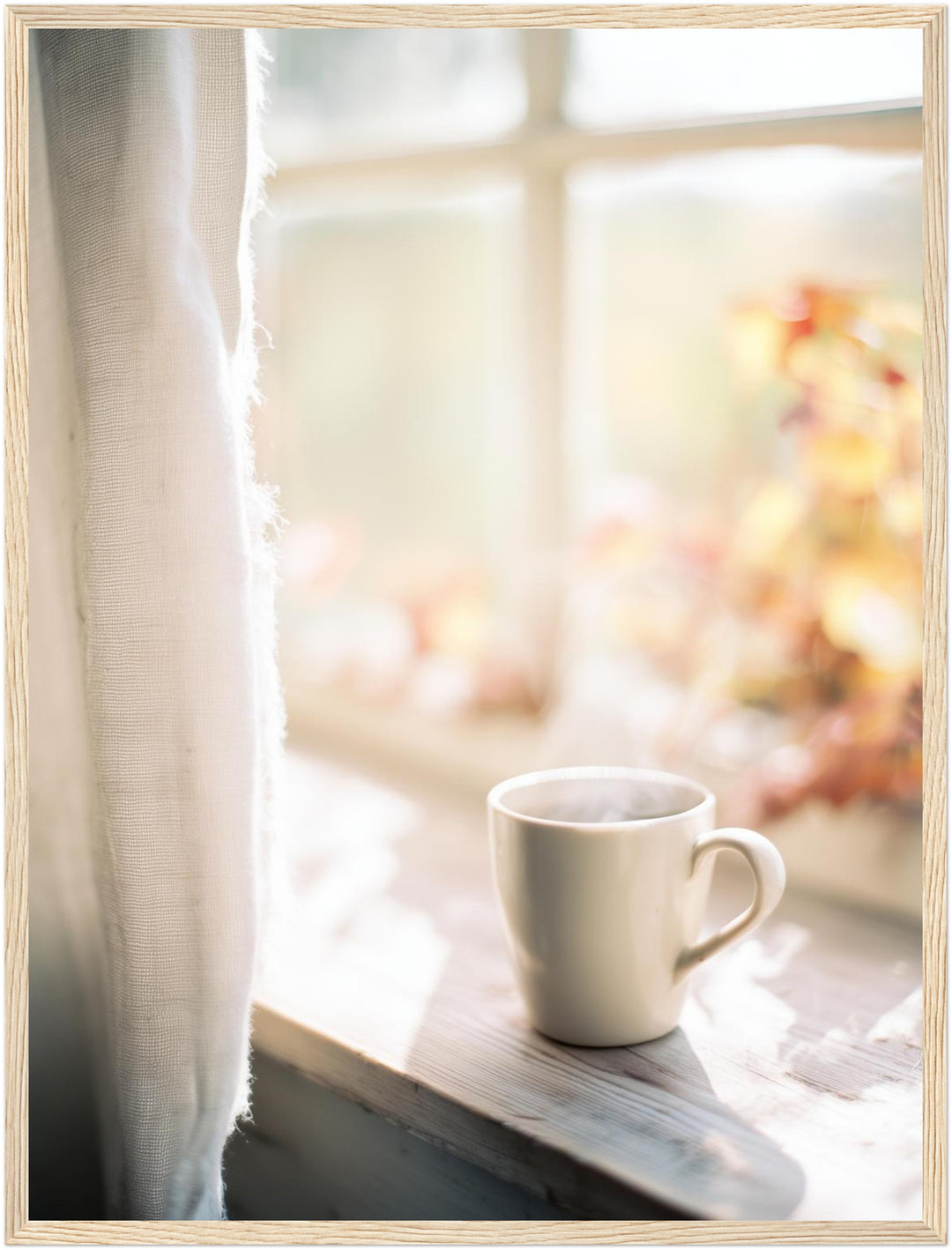 Stille Morgentasse am Fenster Poster – Holz natur Rahmen – Produktfoto