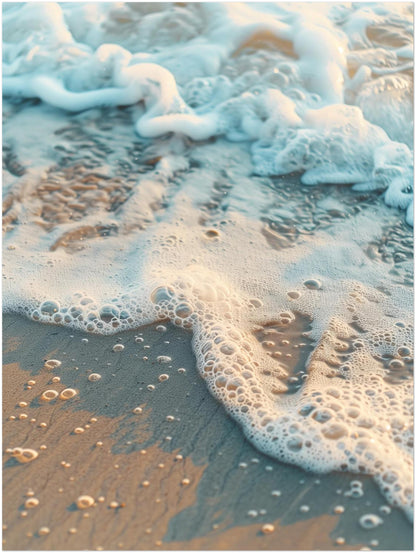 Meerschaum auf nassem Sand Poster