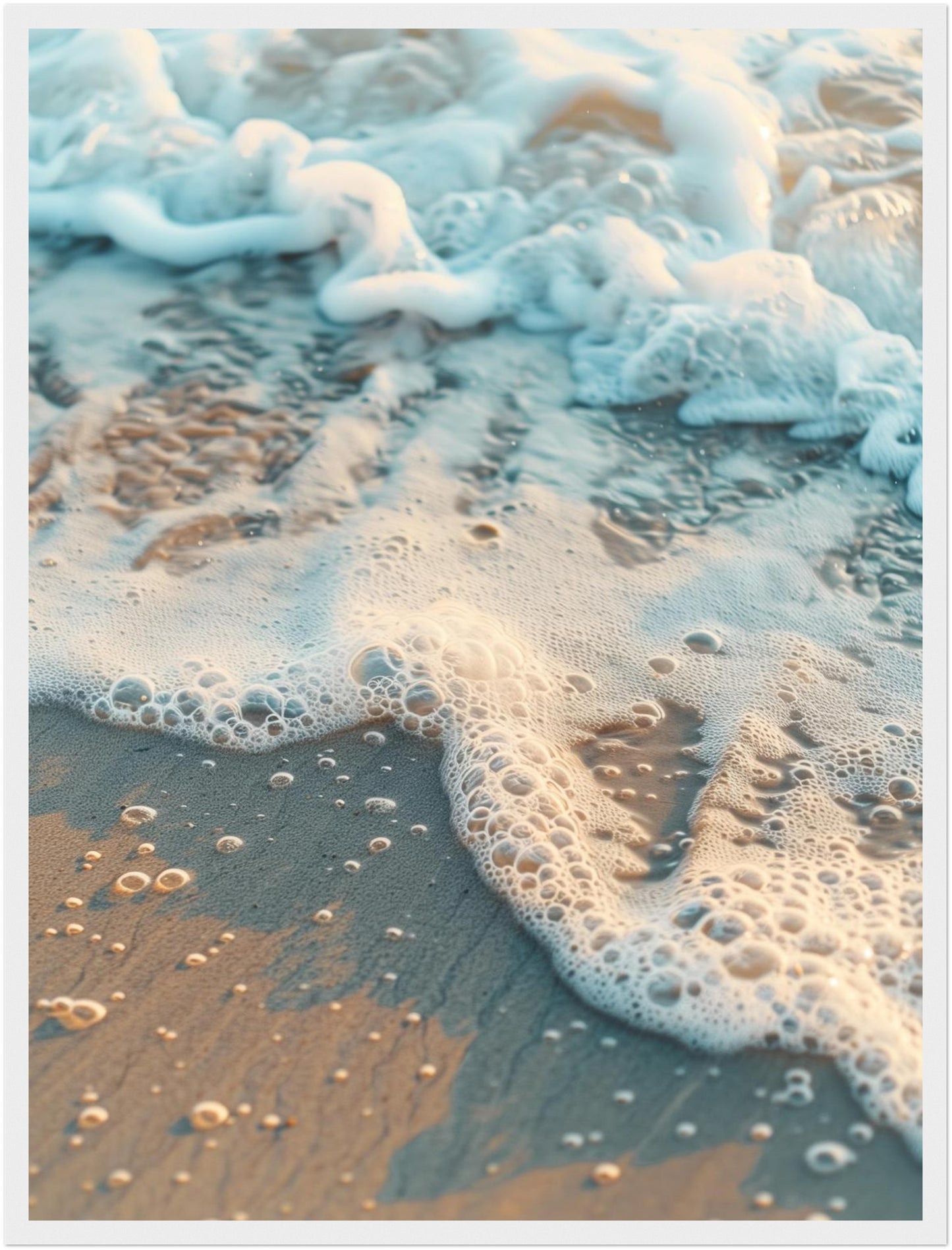 Meerschaum auf nassem Sand Poster