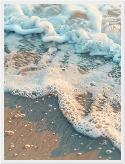Meerschaum auf nassem Sand Poster