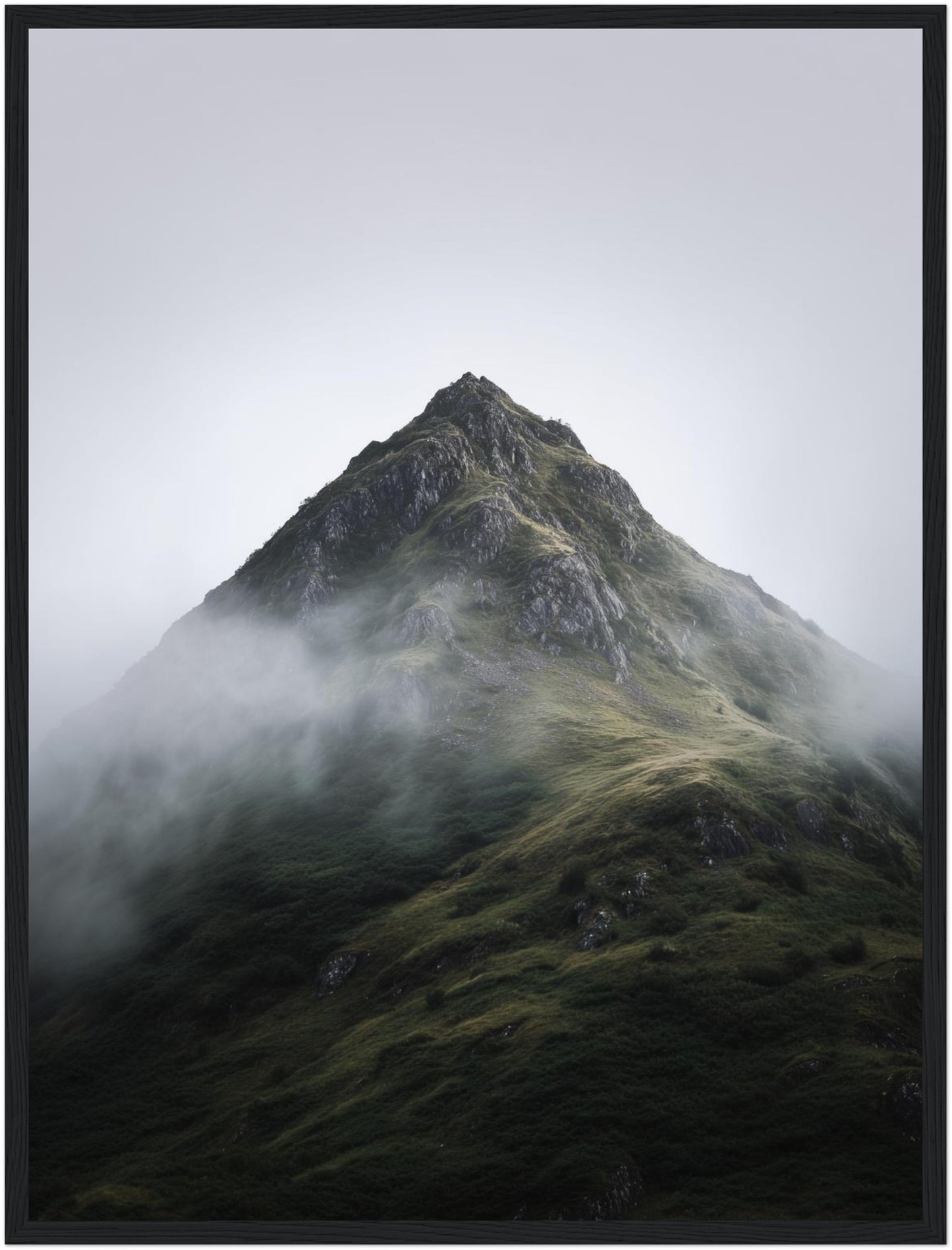 Nebliger Berggipfel Poster