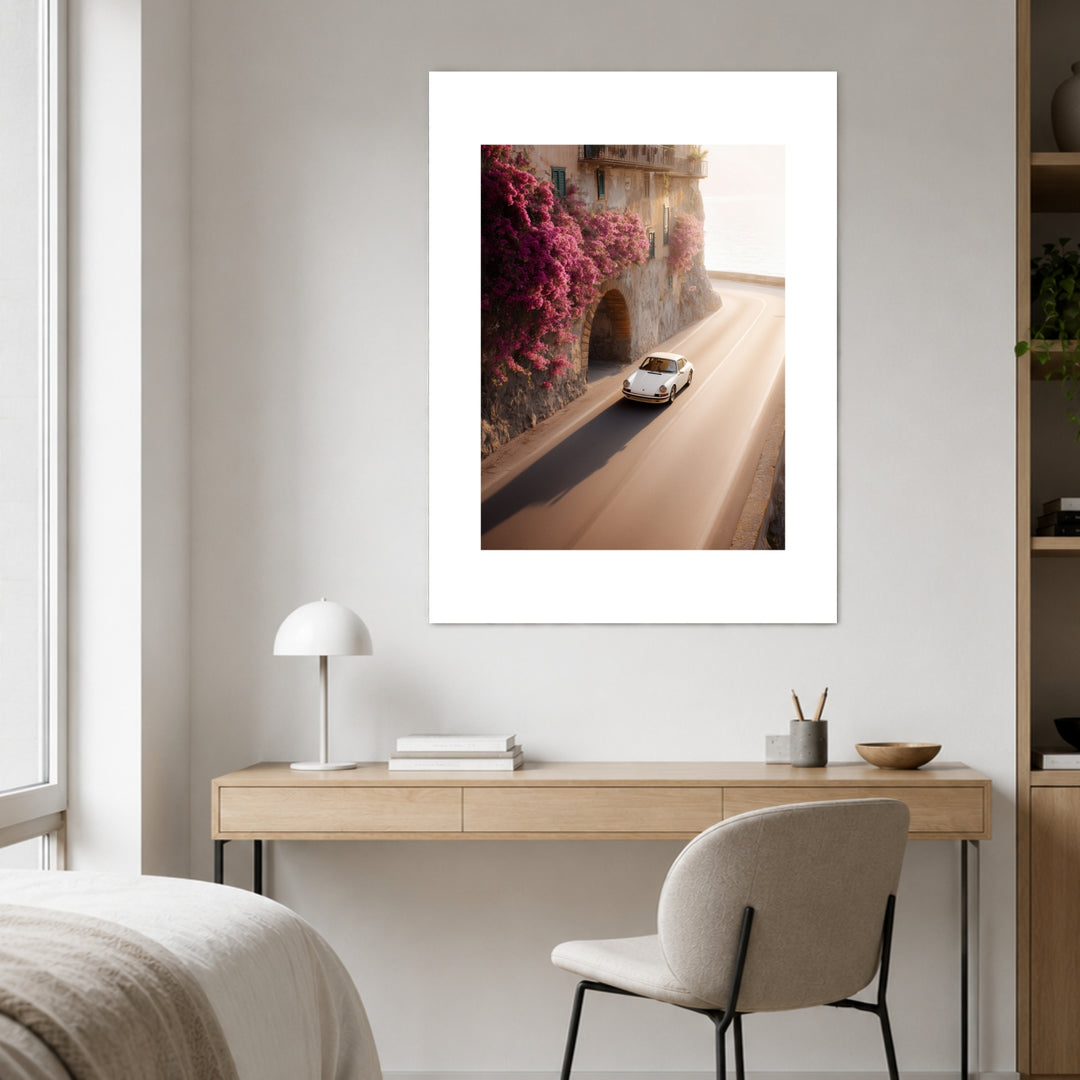 Weiße Küstenstraße im Sonnenlicht Poster – Ohne Rahmen – Produktfoto