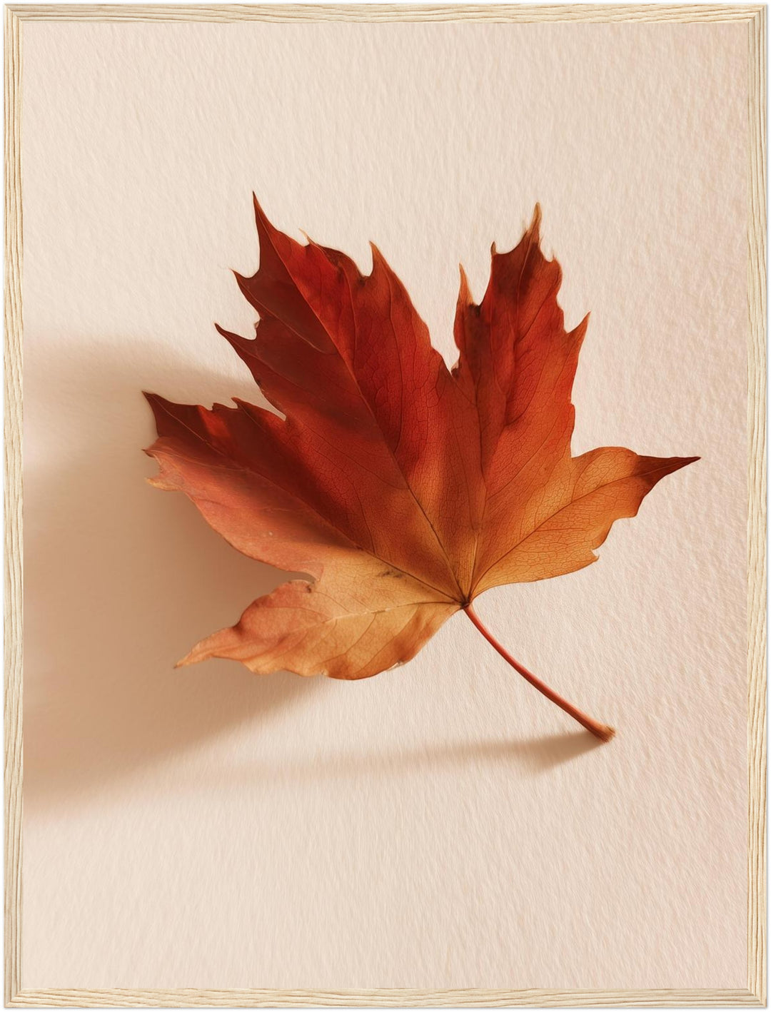 Herbstblatt im Licht Poster – Holz natur Rahmen – Produktfoto