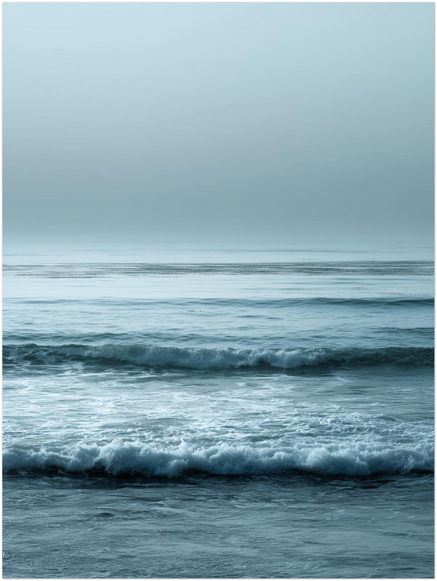 Ruhige Wellen im Nebel Poster