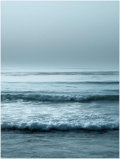 Ruhige Wellen im Nebel Poster