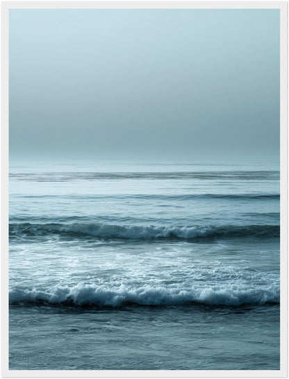 Ruhige Wellen im Nebel Poster