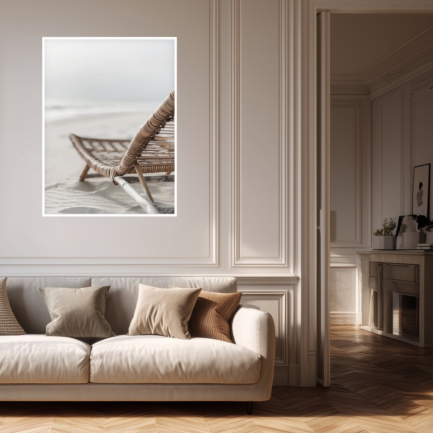 Geflochtener Strandstuhl im Sand Poster