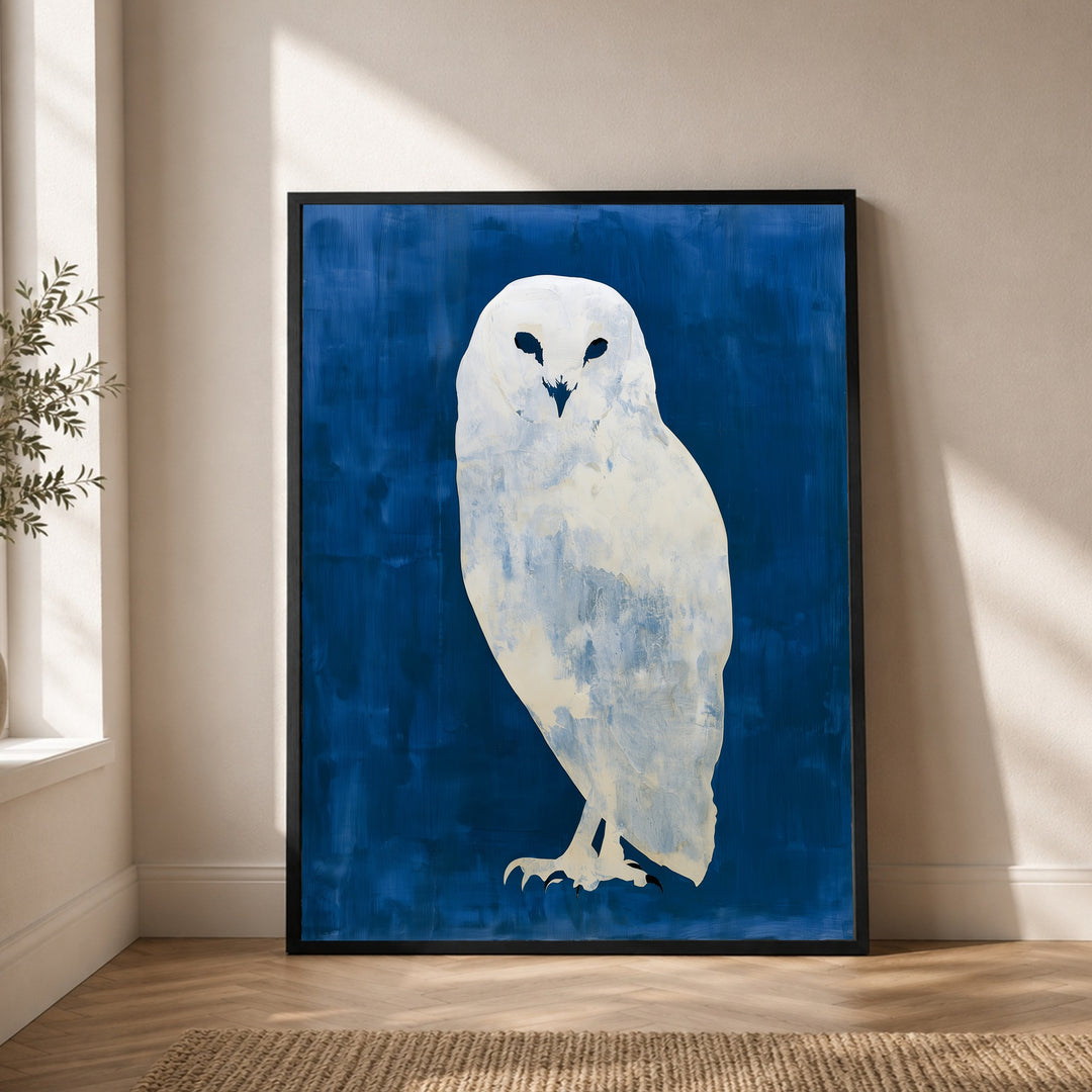 Weiße Eule in blau Poster – Schwarzer Rahmen – Produktfoto