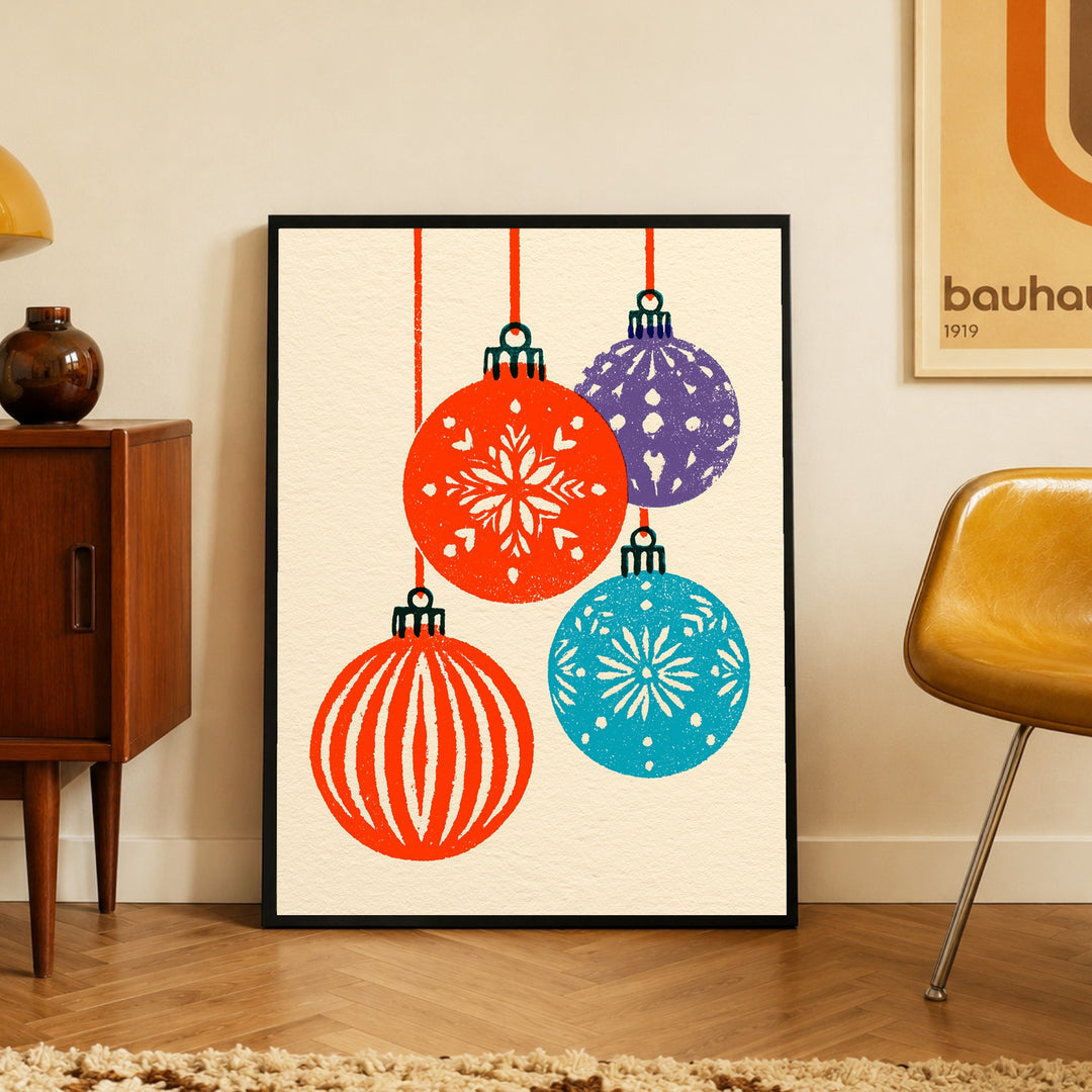 Retro Weihnachtskugeln bunt Poster – Schwarzer Rahmen – Produktfoto