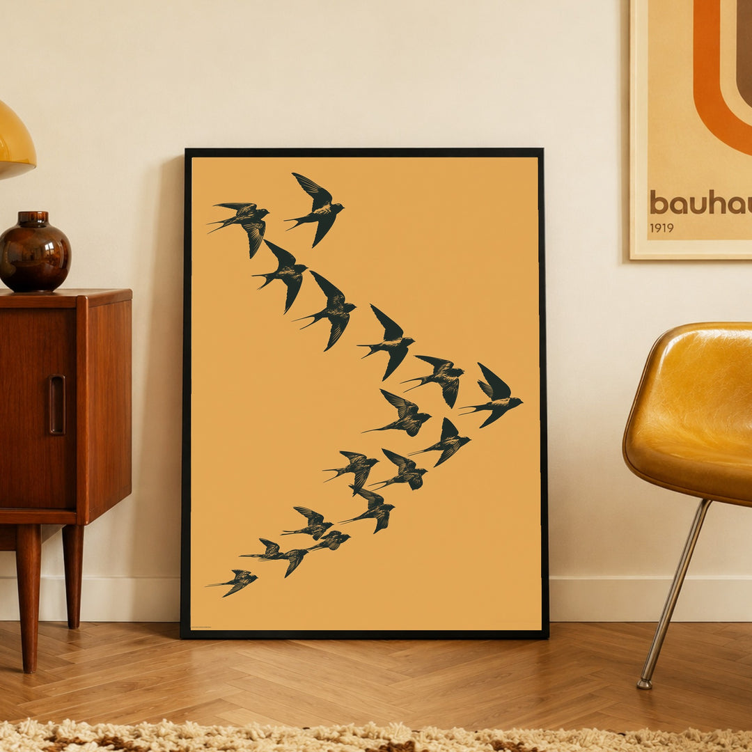 Schwalben im Flug Poster – Schwarzer Rahmen – Produktfoto
