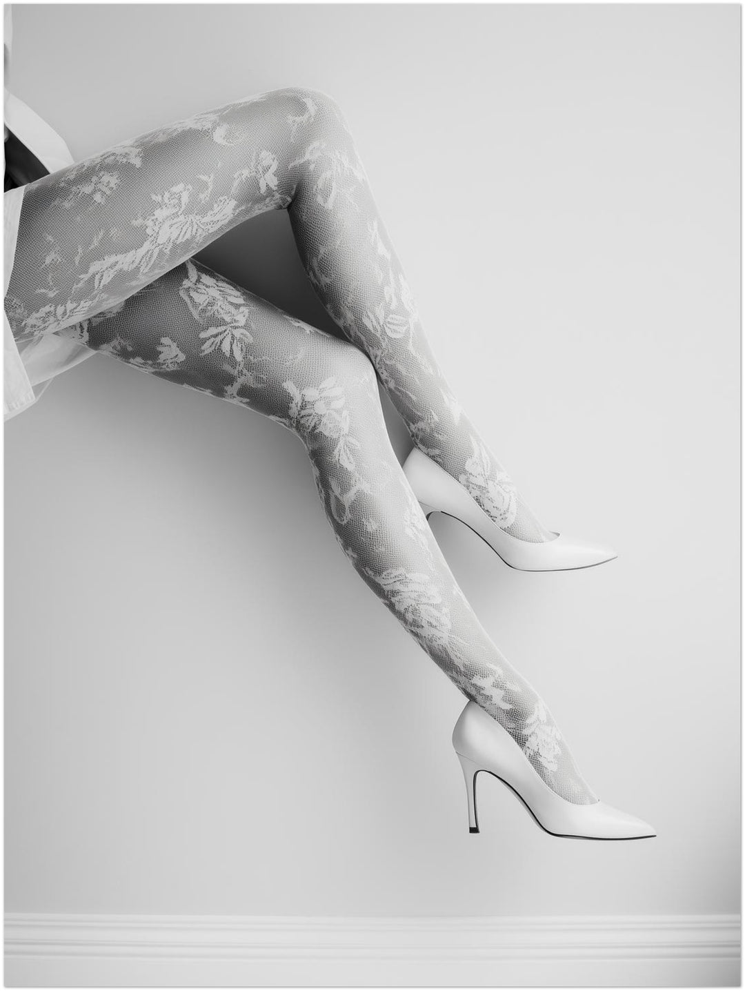 Spitzenstrümpfe mit weißen Pumps Poster – Ohne Rahmen – Produktfoto