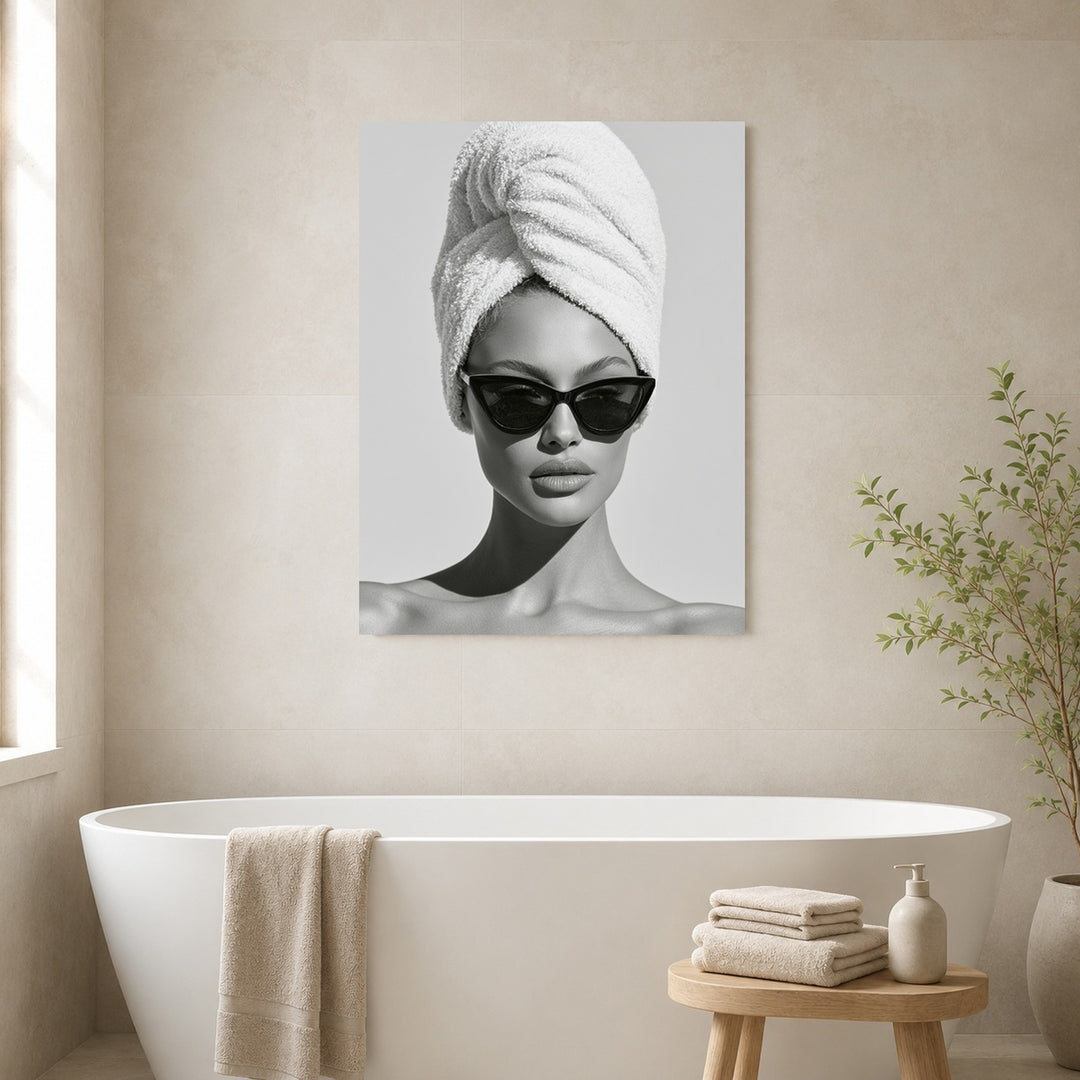 Frau mit Handtuch und Sonnenbrille Leinwandbild – Ohne Rahmen – Produktfoto