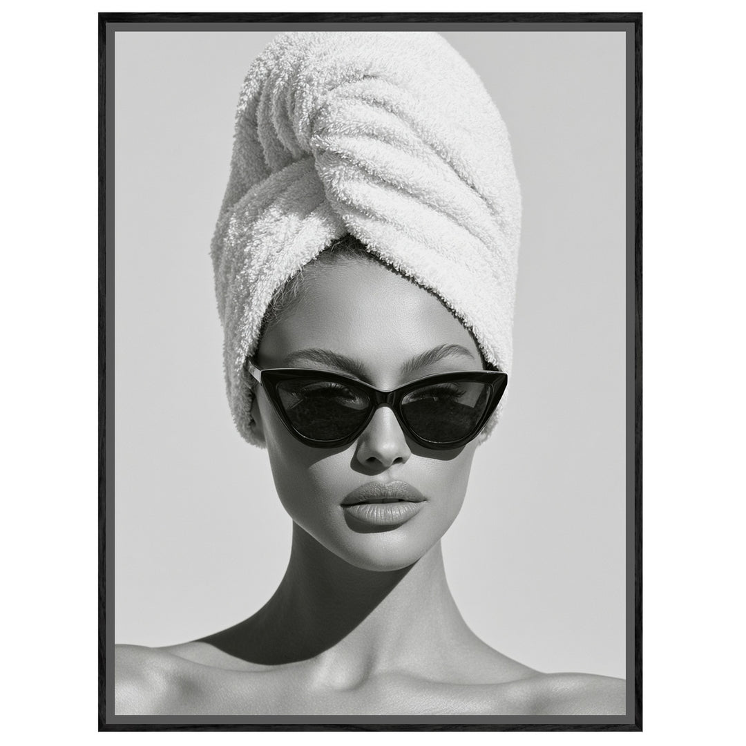 Frau mit Handtuch und Sonnenbrille Leinwandbild – Leinwandbild