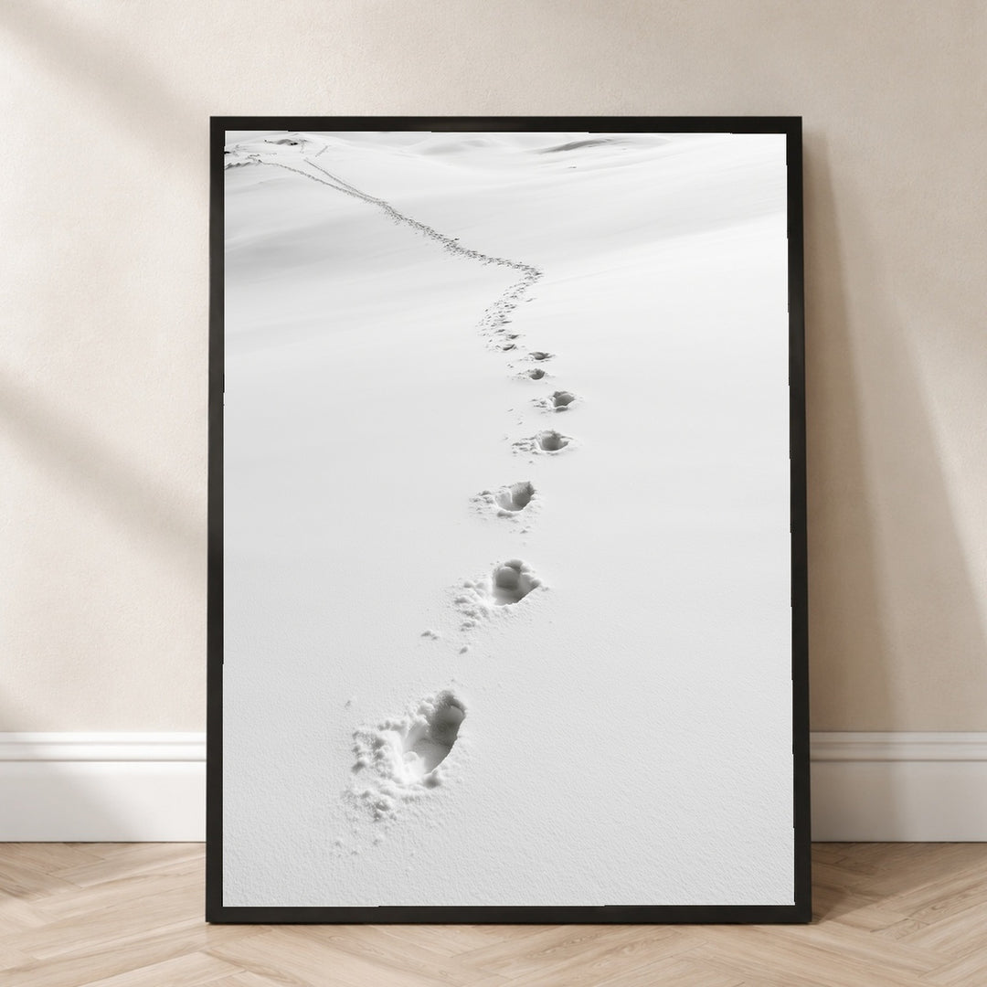 Spuren im Schnee Poster – Schwarzer Rahmen – Produktfoto