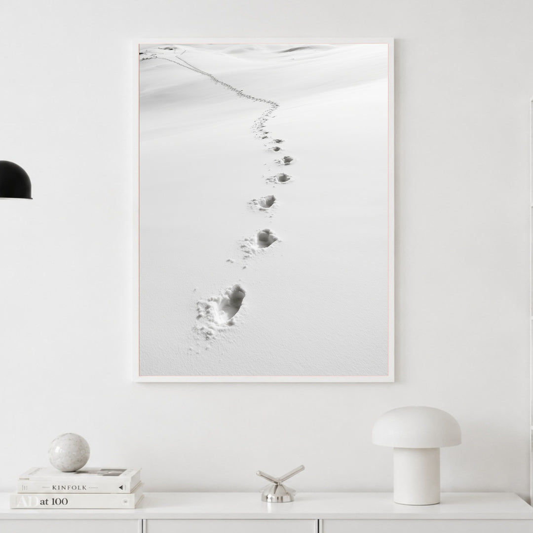 Spuren im Schnee Poster – Weißer Rahmen – Produktfoto