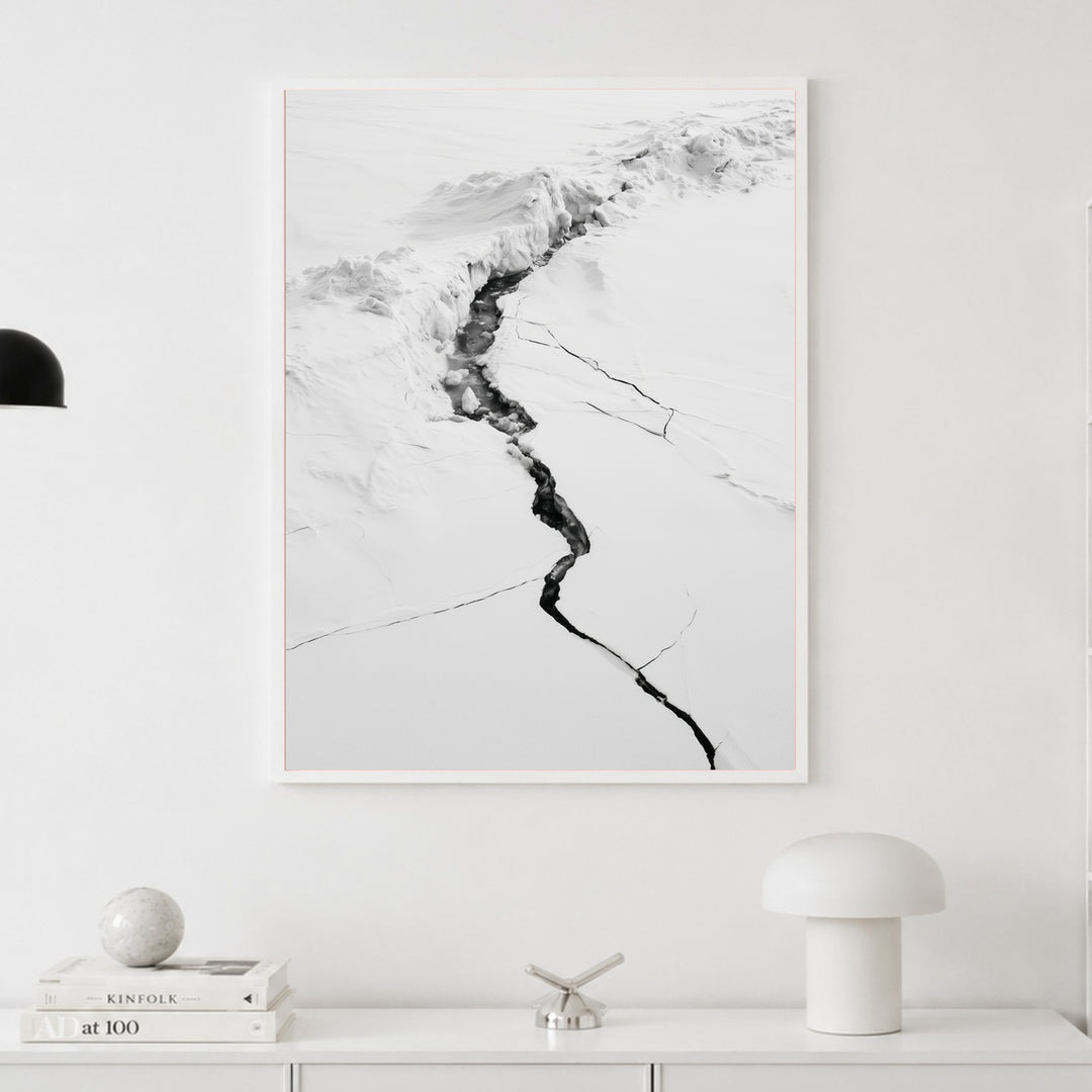 Riss im Eis Poster – Weißer Rahmen – Produktfoto