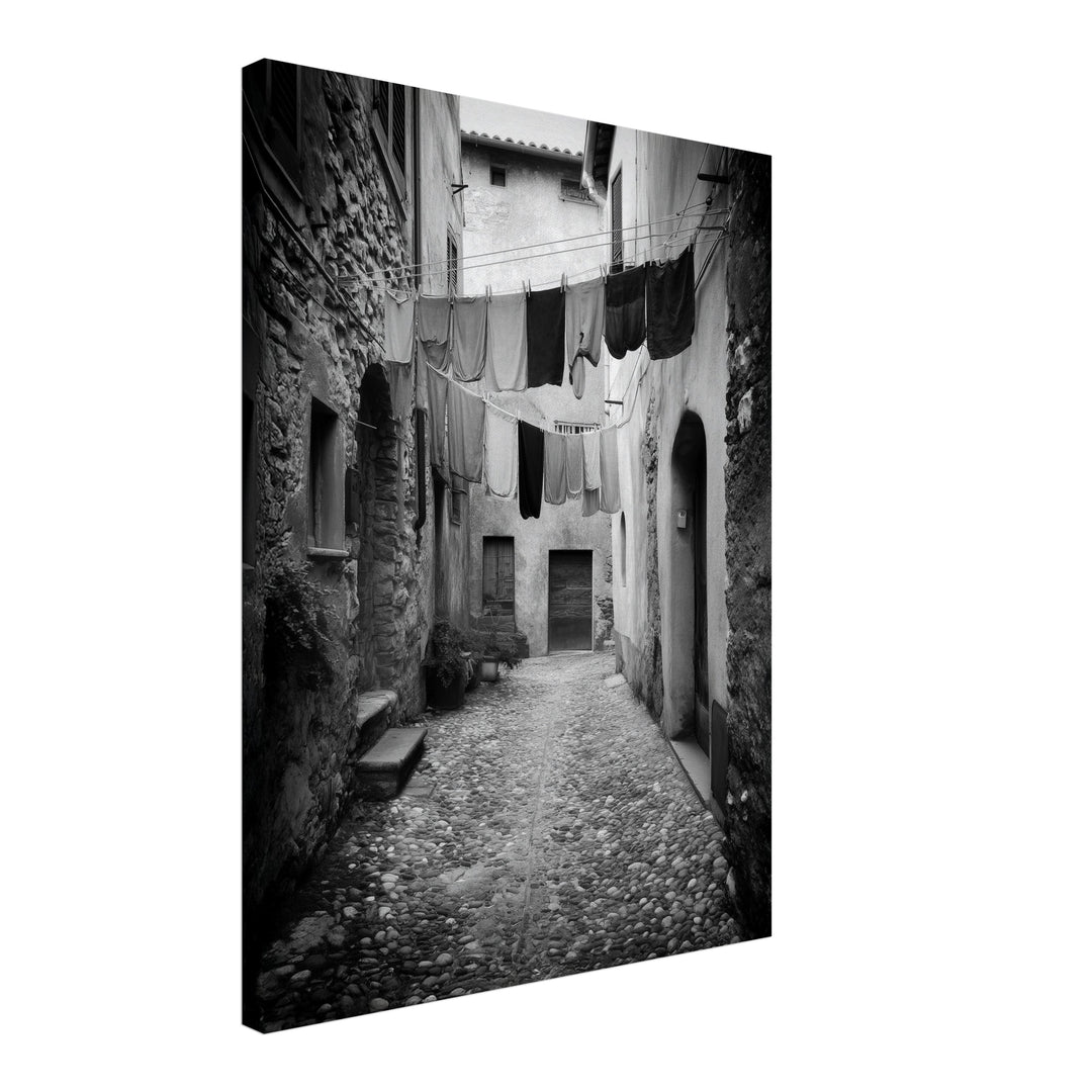 Italienische Gasse mit Wäsche Leinwandbild schwarz weiß – Leinwand auf Holzrahmen – Ansicht 3