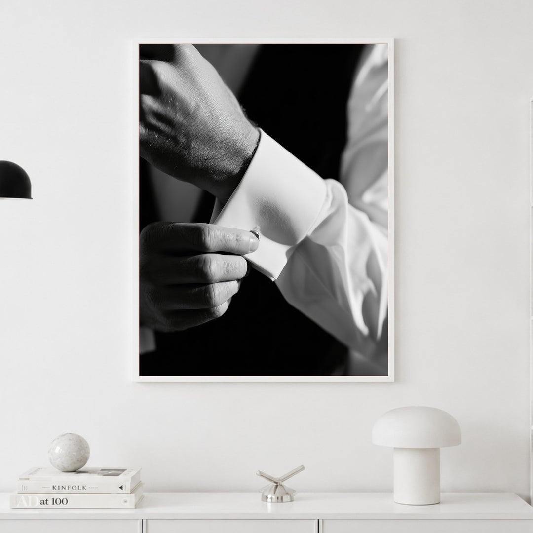 Manschettenknopf im Fokus Poster – Weißer Rahmen – Produktfoto