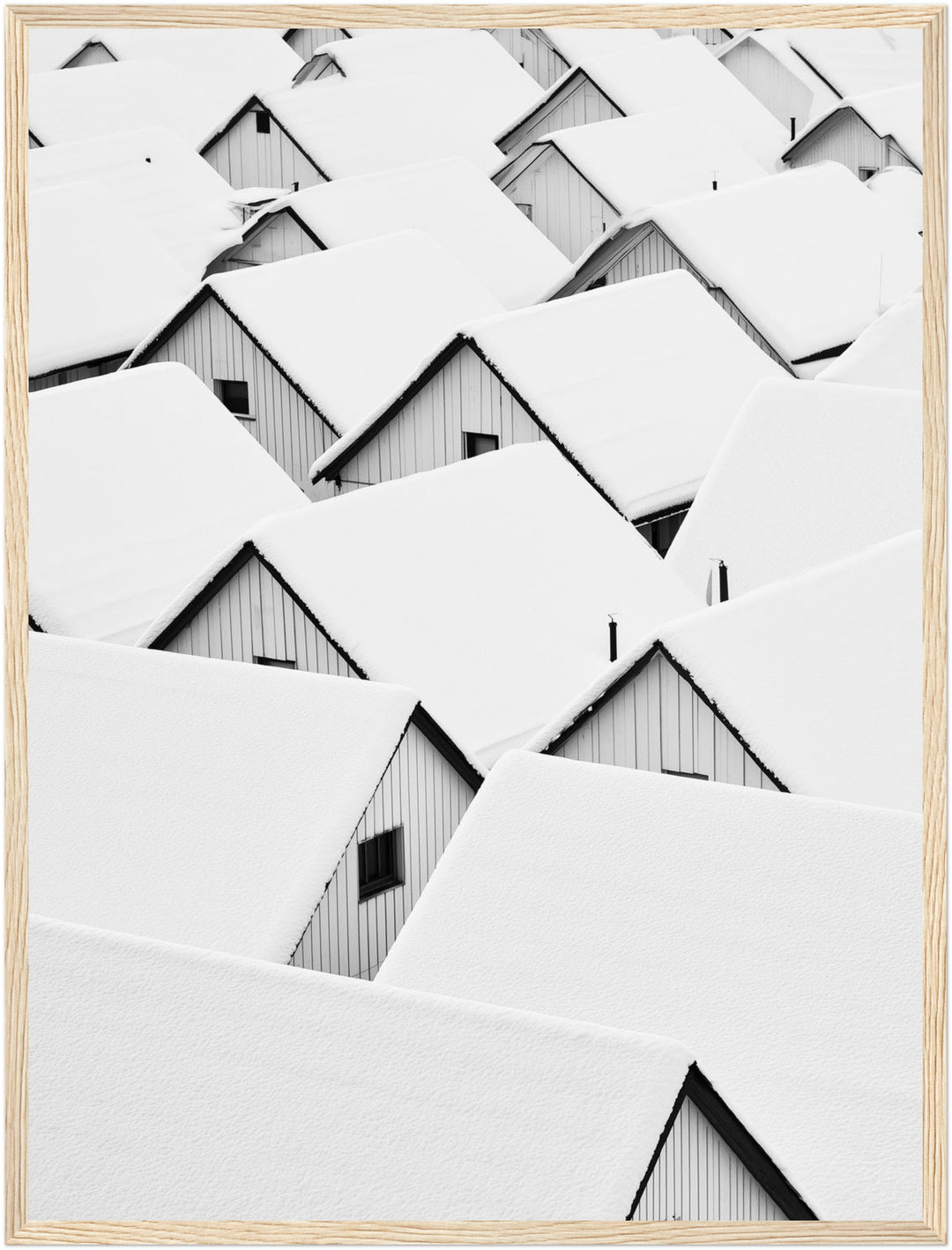 Verschneite Dächer im Winter Poster – Holz natur Rahmen – Produktfoto
