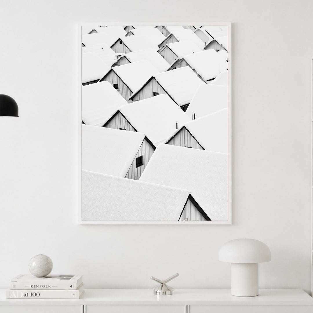 Verschneite Dächer im Winter Poster – Weißer Rahmen – Produktfoto